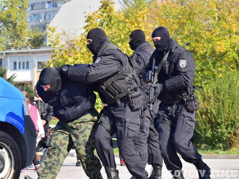Вместо спортисти - полицаи показват умения днес до стадион Пловдив