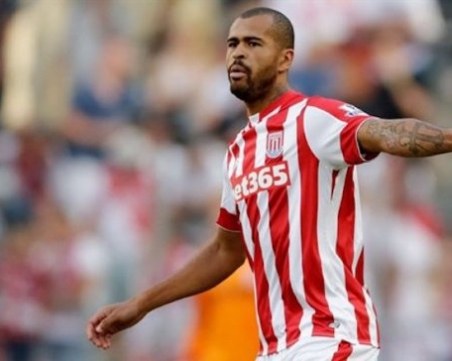 Бивш защитник на “Стоук“ почина по време на приятелски мач