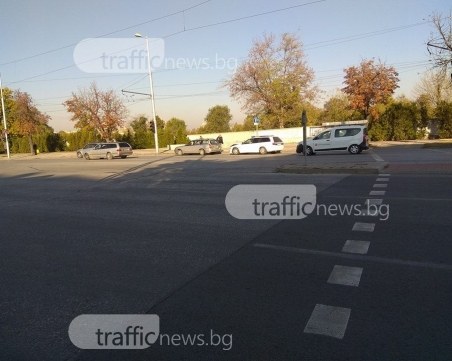 Две комбита се удариха на Цариградско шосе СНИМКИ