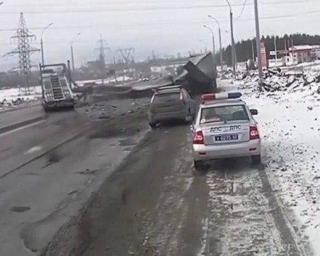 Ето как стават катастрофите през зимата ВИДЕО