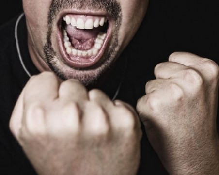 Лепнаха глоба на пловдивчанин, пребил жена в супермаркет заради “бавно пазаруване“