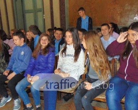 Прокурори ще влизат в час при седмокласници