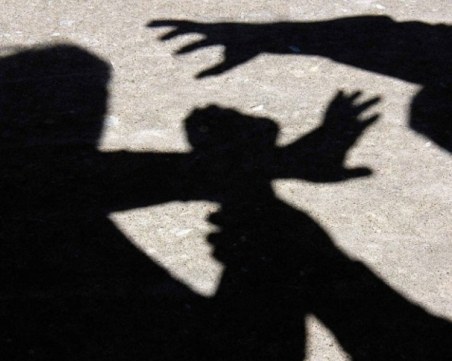 В парк в Кършияка: Крадец повали на земята 24-годишна пловдивчанка и я ограби