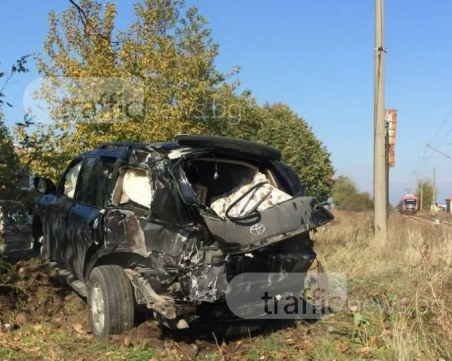 Влак прегази джип край Пловдив СНИМКИ