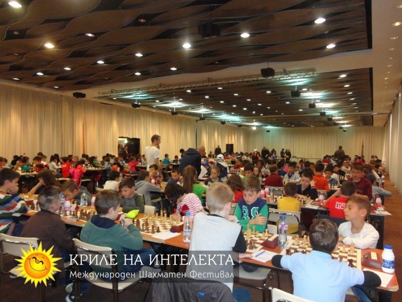 Близо 500 деца от 5 държави в шахматния фестивал “Криле на интелекта“ СНИМКИ