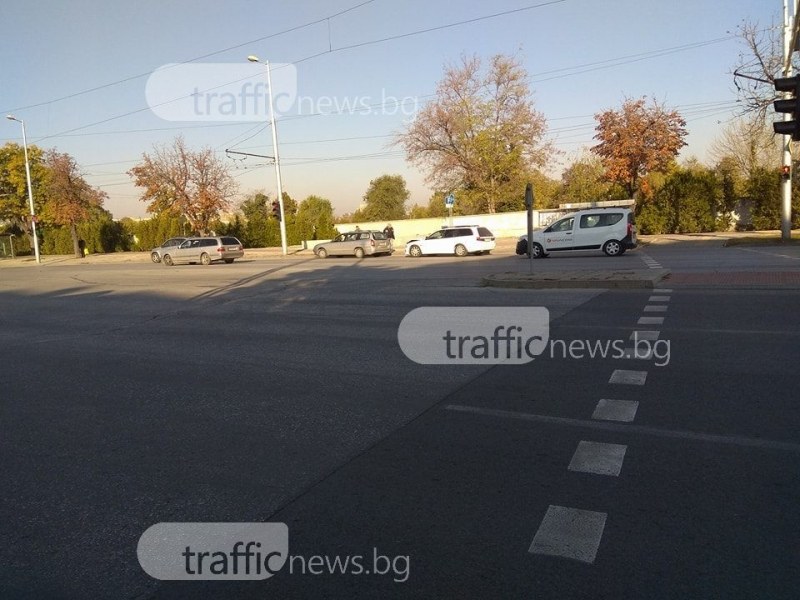 Две комбита се удариха на Цариградско шосе СНИМКИ