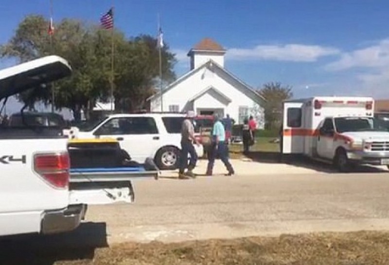 Стрелба в църква, загинаха най-малко 27 души