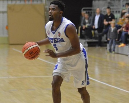 Звезда на Академик Бултекс 99 с най-бърз кош на кръга, вижте го