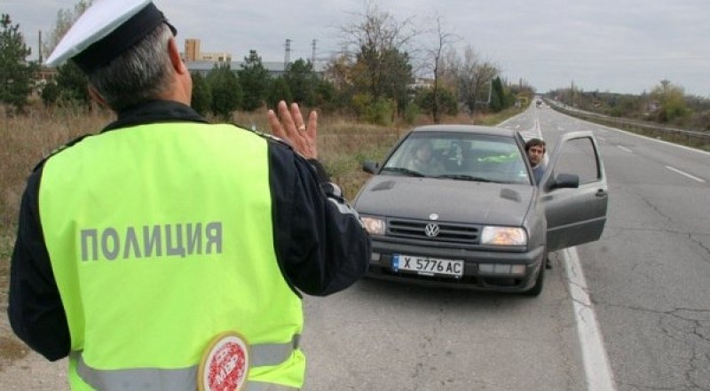 Двама мъже се опитаха да подкупят панагюрски полицаи, не им се получи