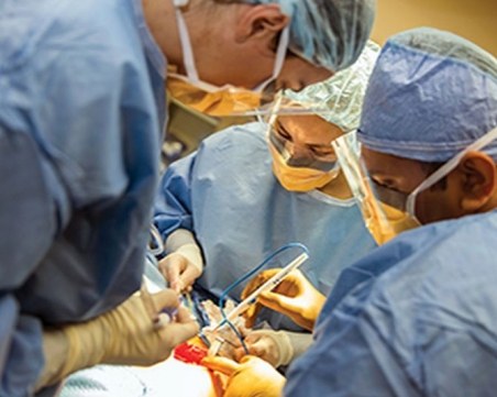 Мъж, изпаднал в мозъчна смърт, даде шанс за живот на двама души