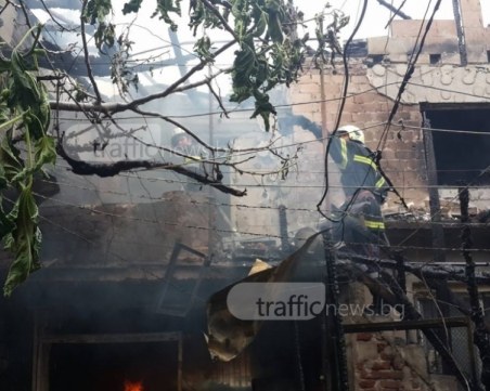 Пожар изпепели до основи дома на 10-членно семейство
