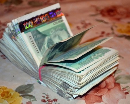 Решено: Плащаме в брой само до 5000 лева