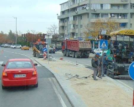 Слагат “легнали полицаи“ пред СОУ “Димитър Матевски“ в Тракия СНИМКА
