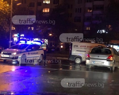 Зверска тапа до Централни гробища! Пежо се заби в пикап СНИМКИ