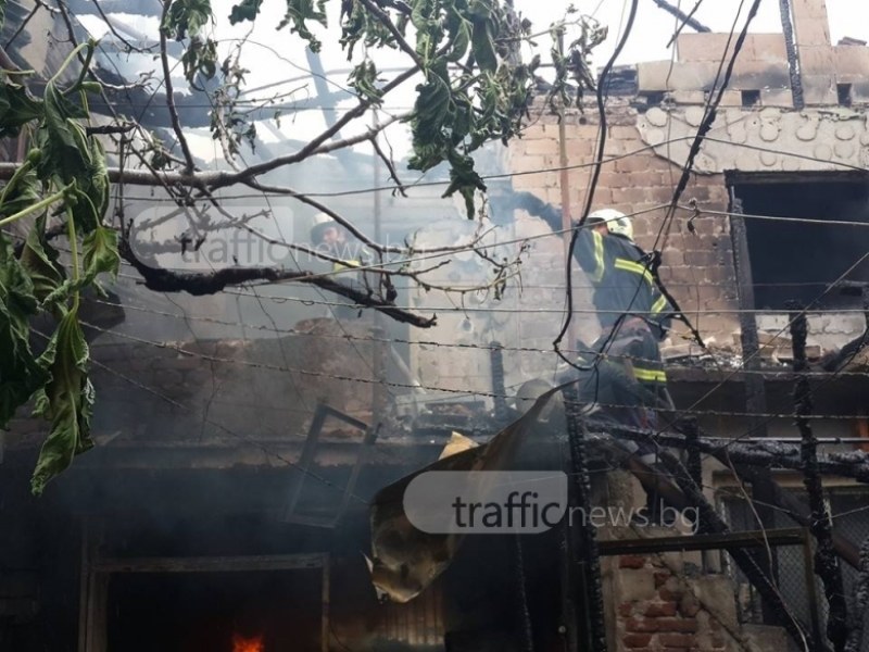 Пожар изпепели до основи дома на 10-членно семейство