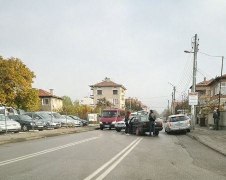 Два автомобила се 