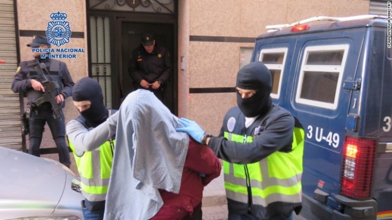 Разбиха българска престъпна група в Испания, арестуваха 31 нашенци