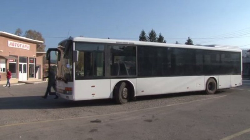 Вместо до Пазарджик автобус закара пътници на... технически преглед