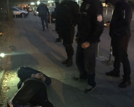 Екшън край Гребната! Дилър си спретна гонка с полицаи