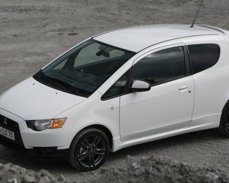 Как една бензинова кола може да е по-екологична от Tesla?