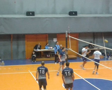 ВК Строител грабна първа победа у дома