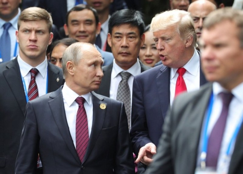 На четири очи: Путин уверил Тръмп, че не се е намесвал в изборите в САЩ