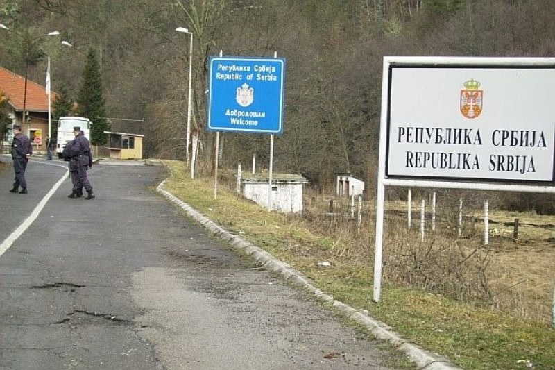 Задържаха трима български лекари в Сърбия