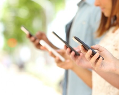 Време ли е да смените телефона? Вижте колко често правят това другите