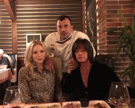 Джо Лин Търнър пя песни на Франк Синатра в Note Di Vino СНИМКИ