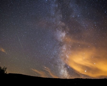 Падащи звезди обсипват небето тази вечер