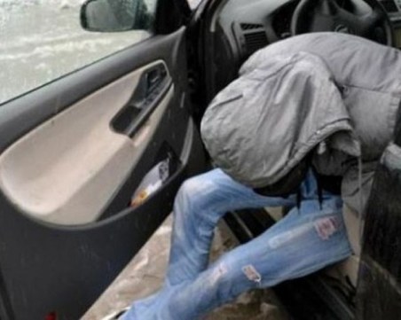 Пиян се заби в паркирана кола в пловдивско село