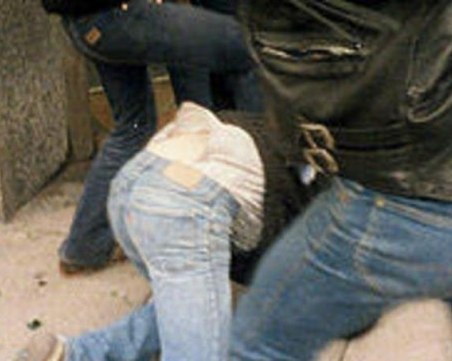 Трима пребиха мъж от Панагюрище, в болница е