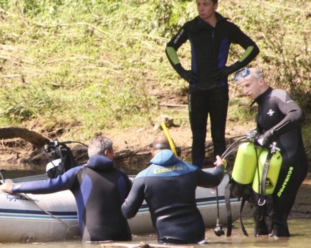 Водолази откриха удавник при рутинни занятия