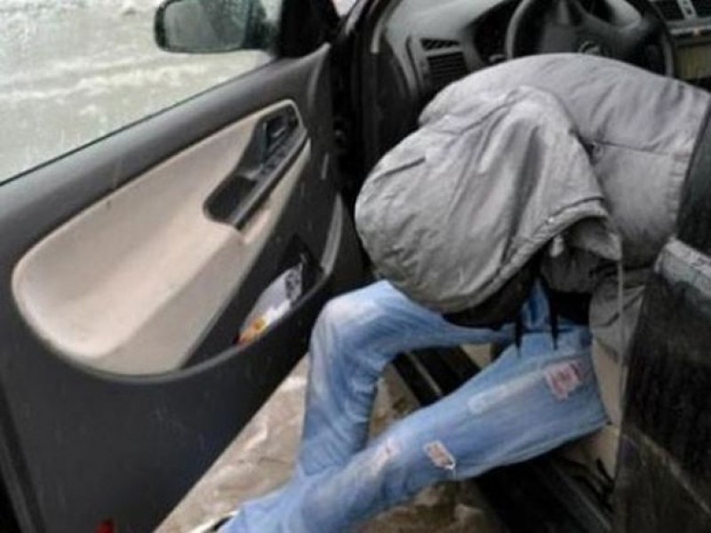 Пиян се заби в паркирана кола в пловдивско село
