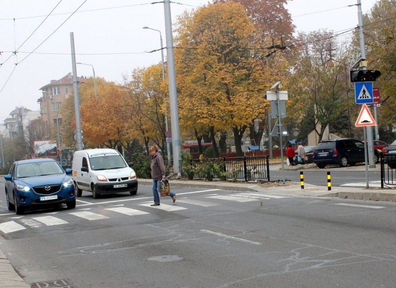Повдигнати пешеходни пътеки вече ще спират джигитите на “6 септември“ СНИМКИ