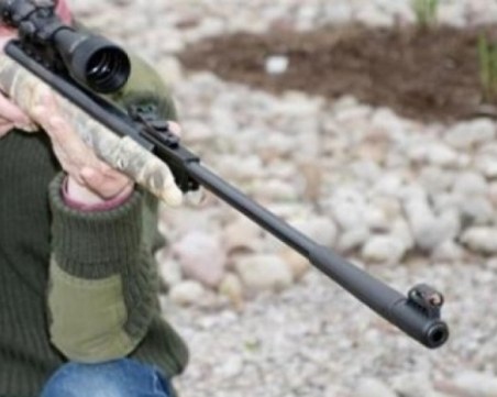 14-годишно момче простреля момиче в гърдите