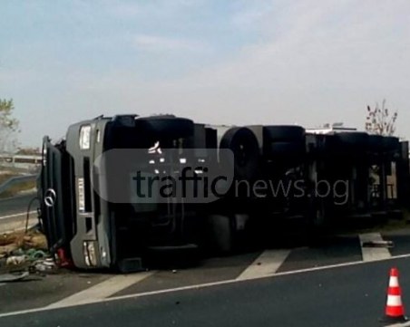 Има загинал при тежката катастрофа край Пловдив, при която се обърна цистерна СНИМКИ