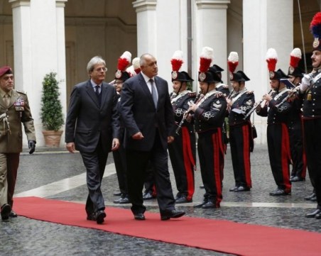 Излагация в Италия! Това ли е българският химн ВИДЕО