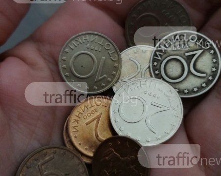 На пловдивски кондуктор му се доповръща от стотинки, иска да ги хвърля през прозореца