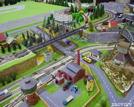 Пловдивчанин построи град от влакчета СНИМКИ