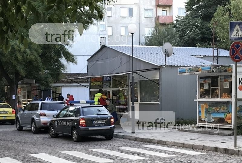 Пловдивски полицаи си купуват банички, зарязали колата си в нарушение СНИМКИ