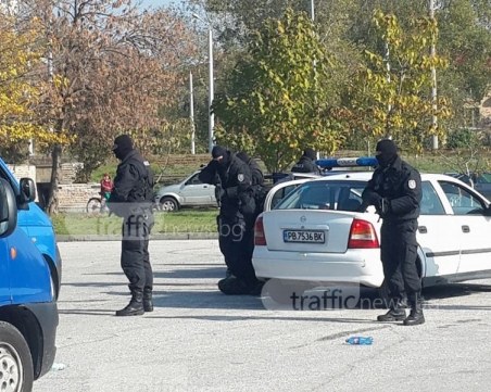 Акция на ДАНС и Икономическа полиция по бензиностанциите в Пловдив за контрабандни горива