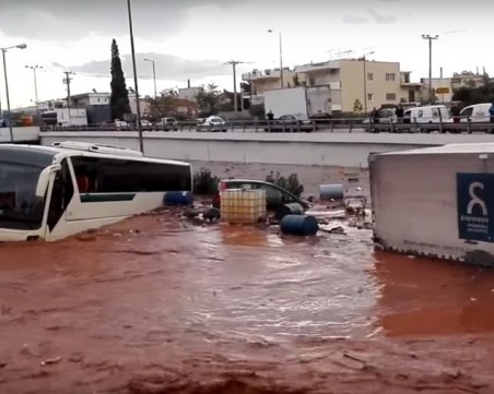 Трагедия в Гърция! Жертвите станаха над 13, издирват изчезнали хора ВИДЕО