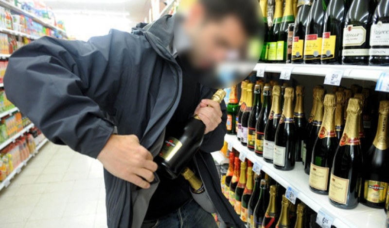 Стар познайник на полицията задигна скъпо уиски и парфюми от хипермаркет в Тракия