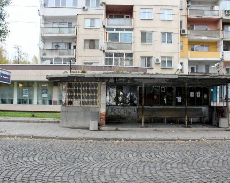 Премахват опасна спирка в Кючука СНИМКИ