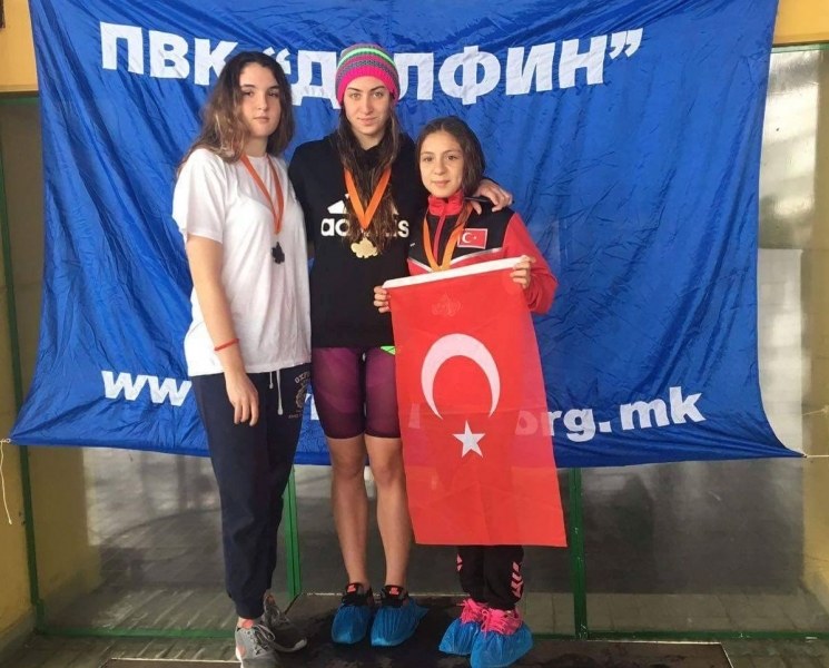 Голям турнир затваря басейн “Младост“, Диана Петкова с 5 златни медала в Скопие