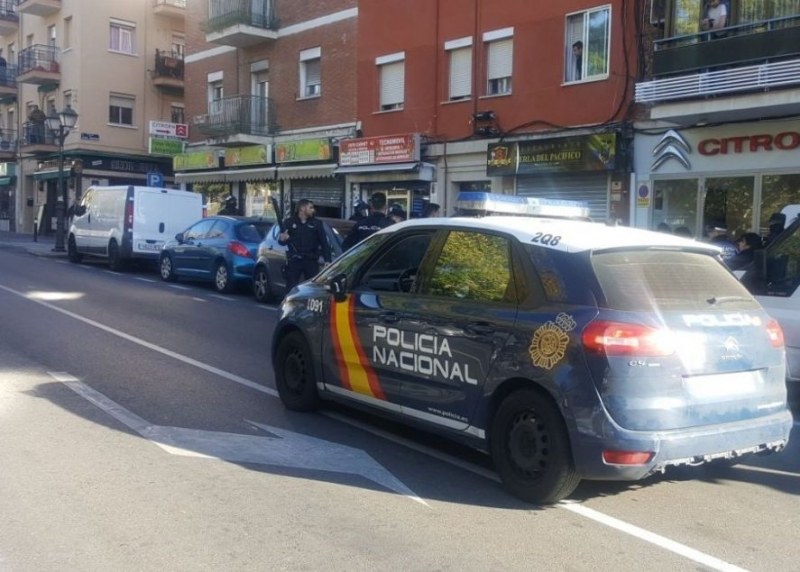Мъж взе заложници в Мадрид, опита да обере банка