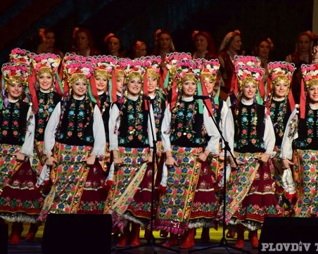 Пловдив полудя в Нощта на ансамблите СНИМКИ