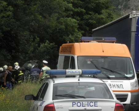 Трагедия край Ловеч: Мъртвите са вече 7, премиерът изпраща линейки от София СНИМКА