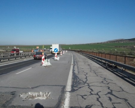 Внимавайте на АМ “Тракия“, ремонт затвори дясната лента при 20-ия километър